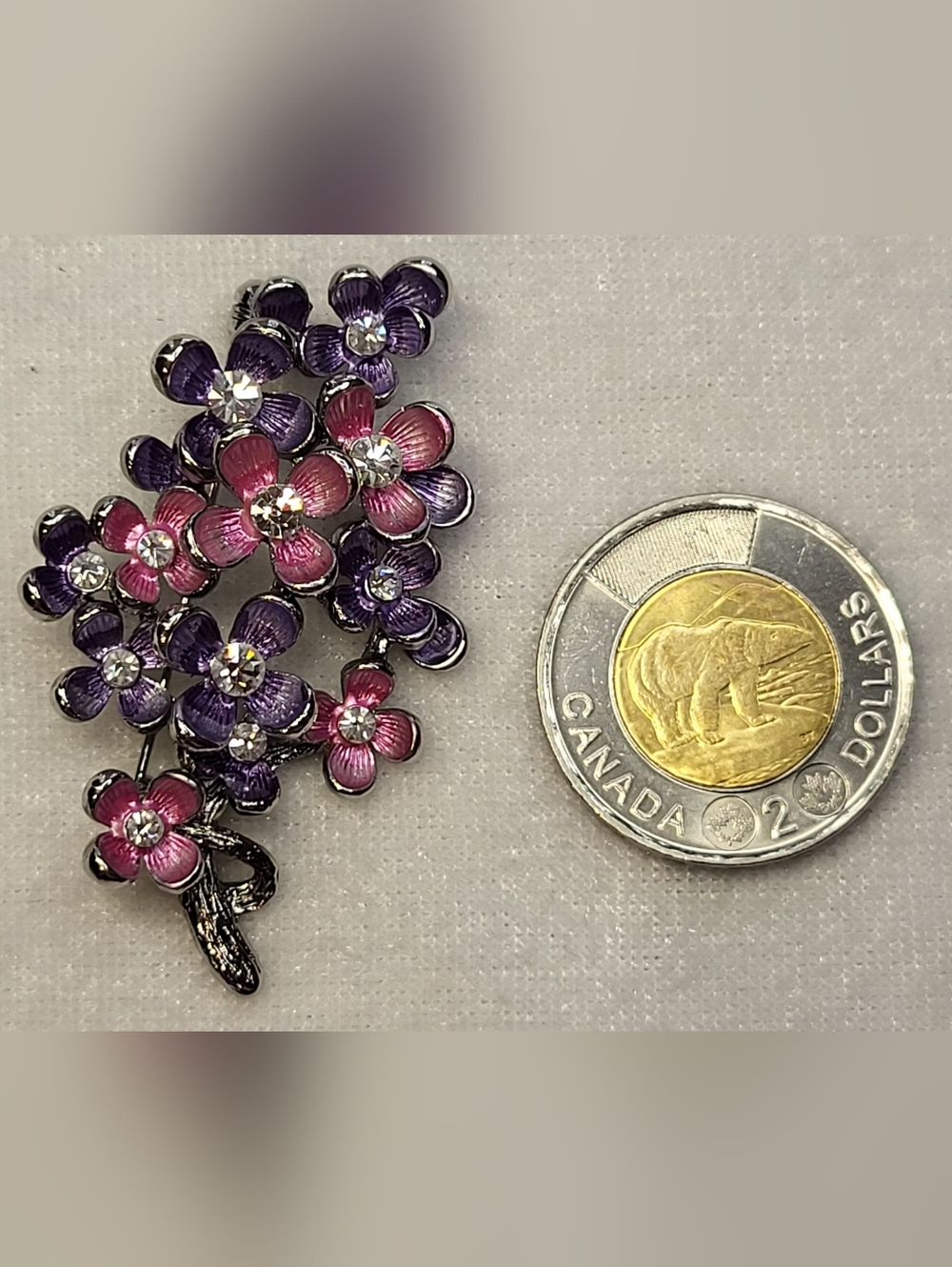 Vintage-style Floral Cluster Brooch / Pin - Picture 3 of 3